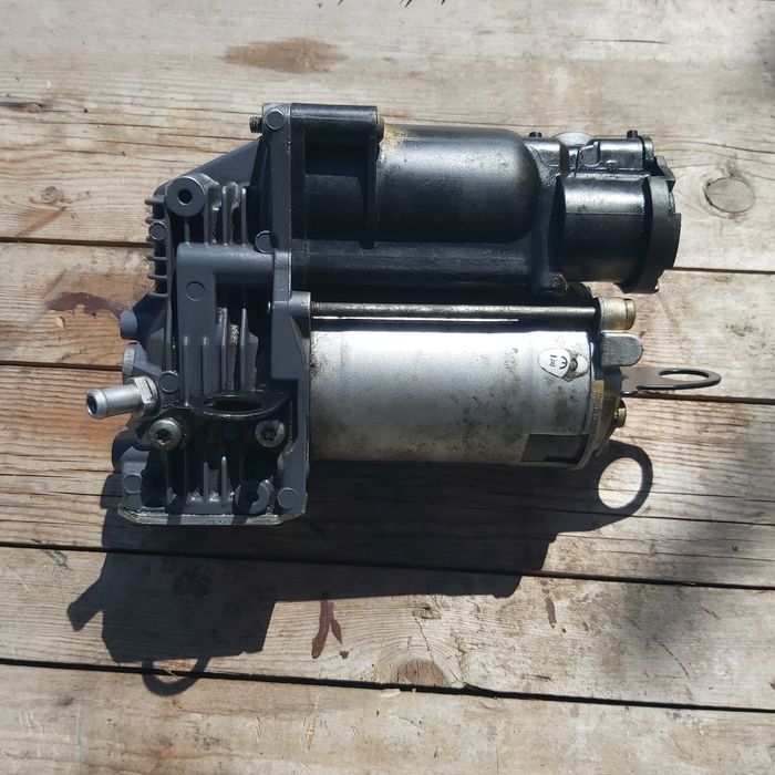 Vând compresor mercedes s class.W 221