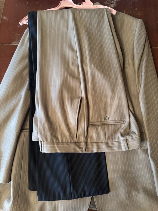 Продам костюмы и пиджак