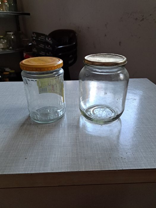 Продавам стъклени буркани различни видове и  размери