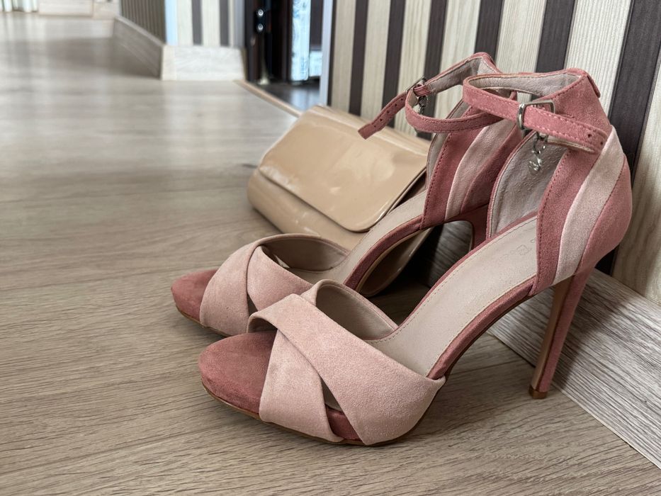 Обувки в комплект чанта