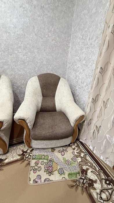 Продам диван и два кресла