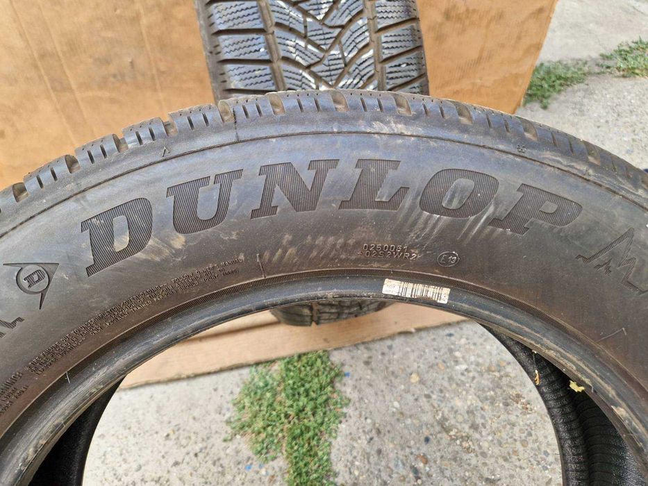 2 Dunlop R18 235/60 Зимни гуми  DOT3220