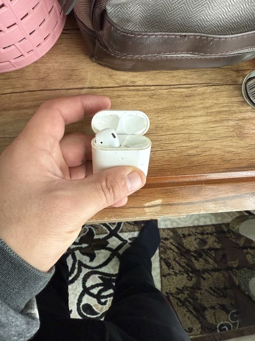 Airpods 2 левая ухо с кейсом оригинал!