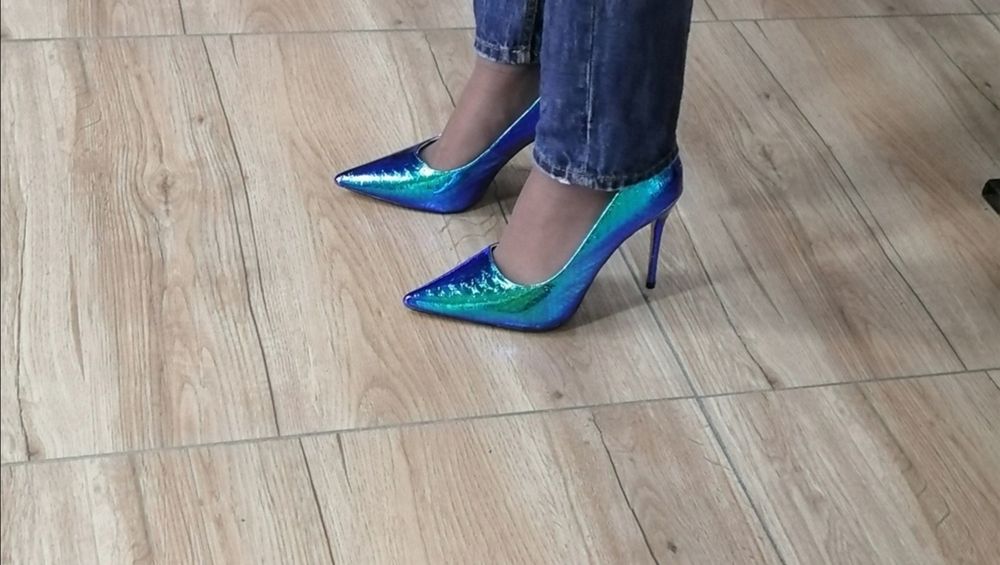 Продам шикарные туфли лодочки