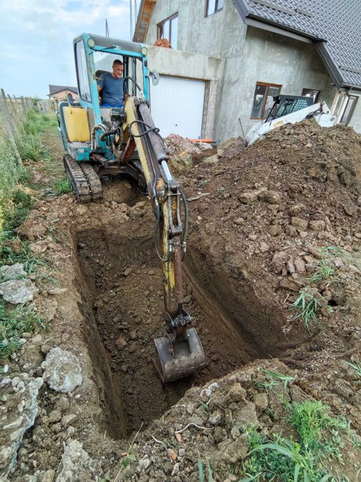 Execut servicii excavari miniexcavator bobcat  Basculabila 3,5 tone