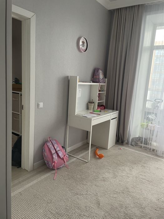 Рабочий стол и кресло ИКЕА