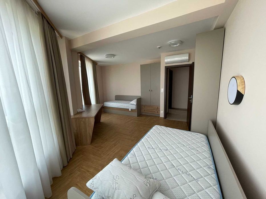 Дава се под наем Тристаен апартамент в Бургас, Славейков - 120 кв.м за 950 € - Снимка #1