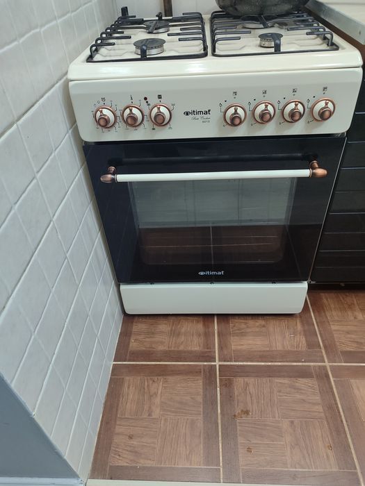 Газовая плита с духовкой