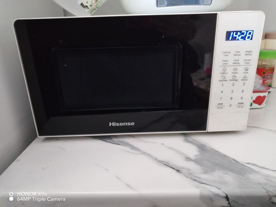Продам микроволновую печь Hisense