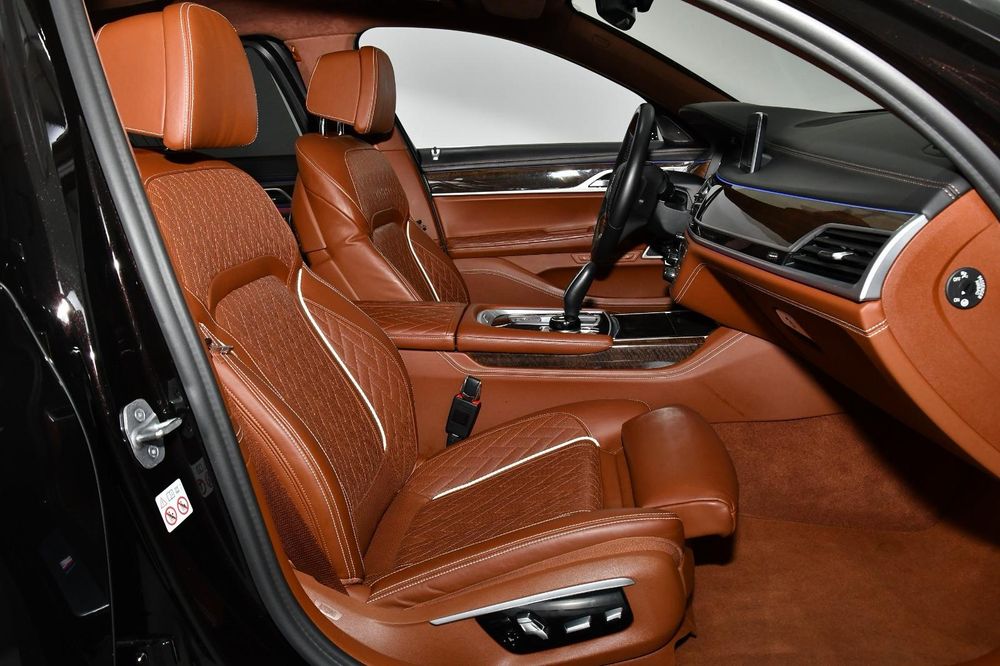 BMW 750i xDrive FULL INDIVIDUAL – Interior Maro