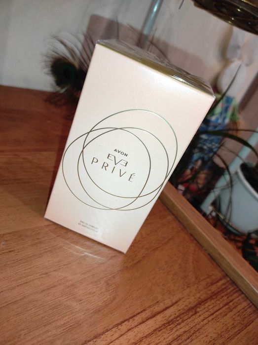 парфюми EVE AVON / Confidence , Prive /