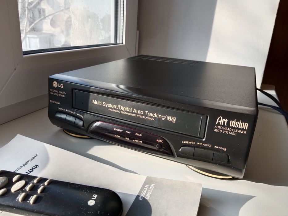 Продам видео плейер кассетный LG