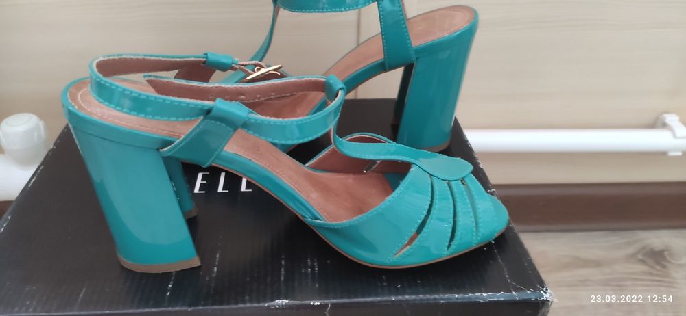 Импортные босоножки