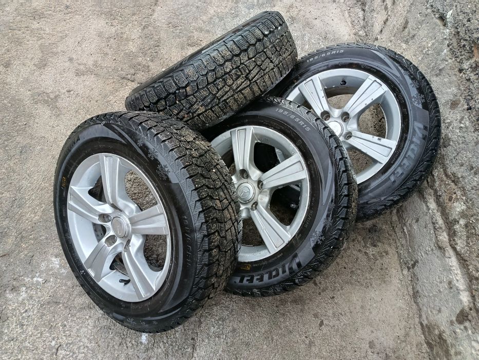 Продам диски с резиной новой 195/65r15