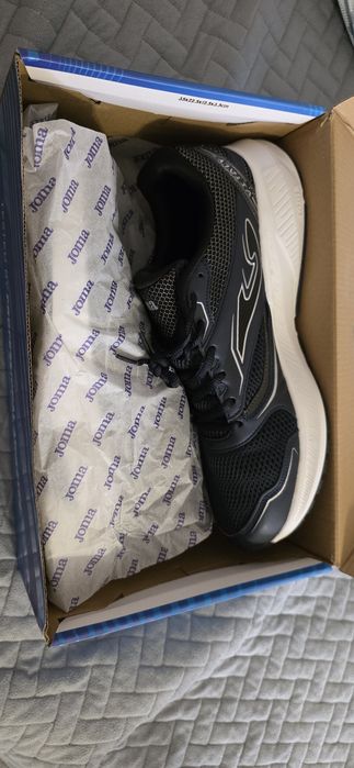 Продаю кроссовки Joma.Оригинал