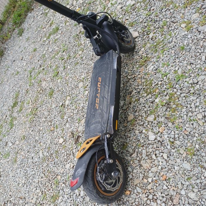 Trotinetă electrică ruptor R1  aprope nouă