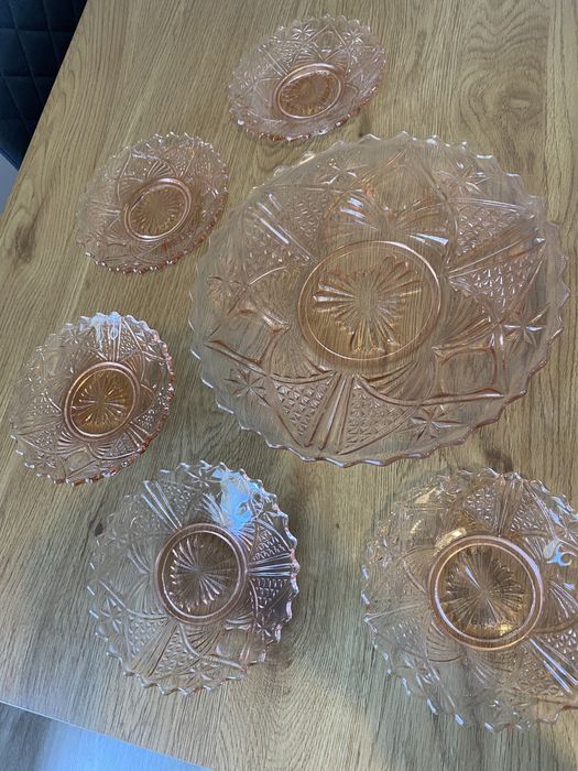 Стъклен комплект плато и десертни чинии