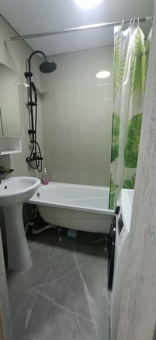 Продам 2 комнатную квартиру распашонка.