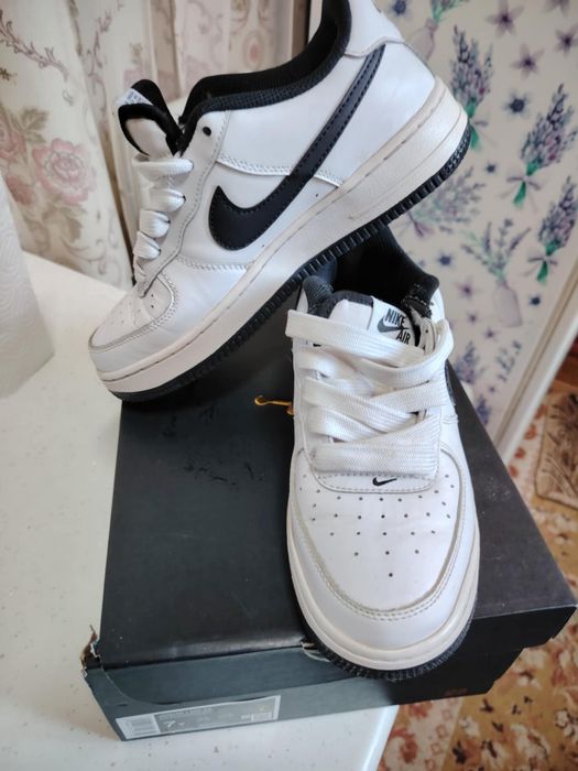 nike air force 1 LV8   37 5