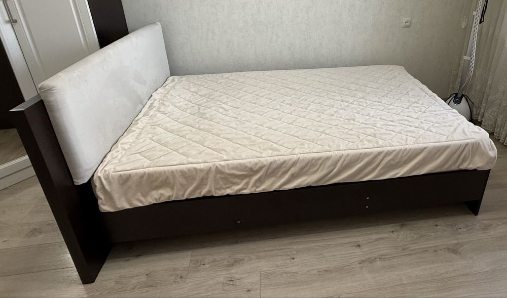 Продам кровать + матрас +покрывало