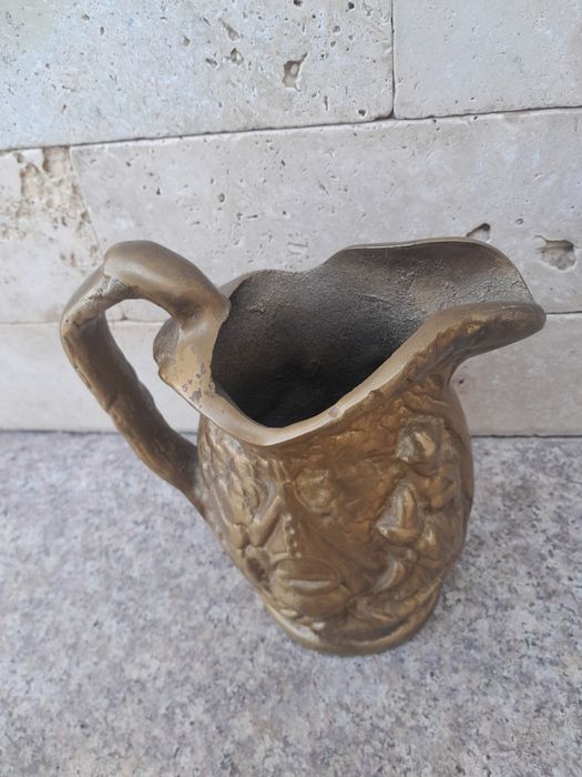Carafă  veche din bronz masiv,  3,3 kg. Transport gratuit