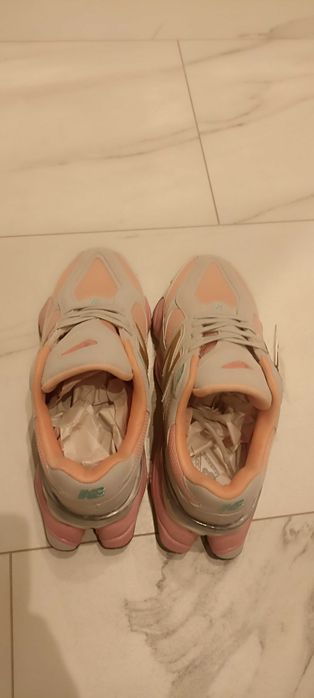 Дамски маратонки New Balance 9060