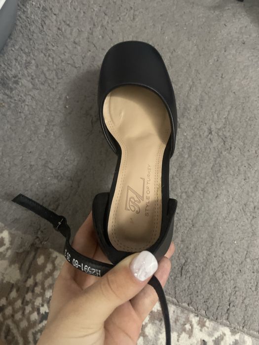 Продаю туфли новые