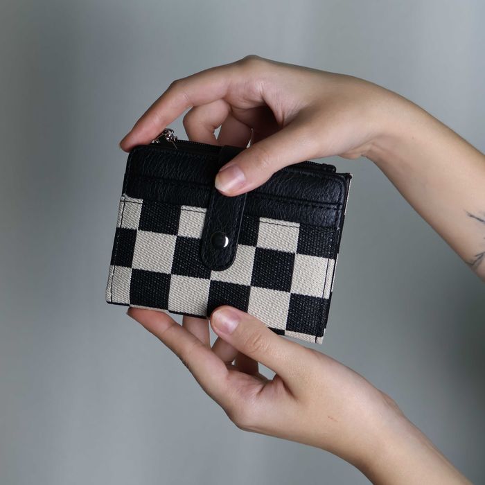 Portofel în carouri alb-negru – Nou