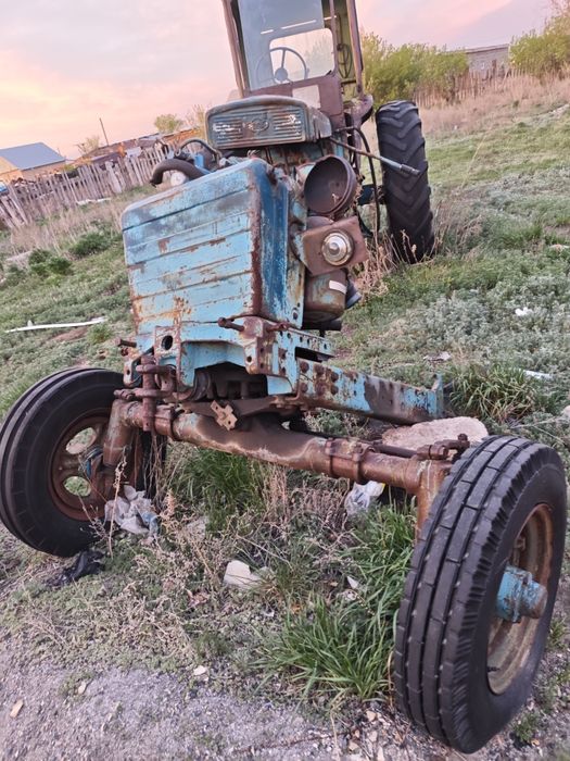 Продам трактор  Т28