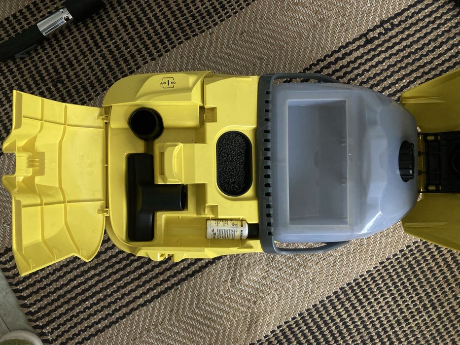 Прахосмукачка  Karcher DS6