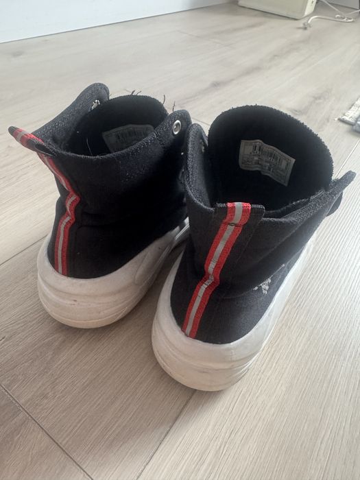 Кеды мальчикам и девочкам подойдет 36 р