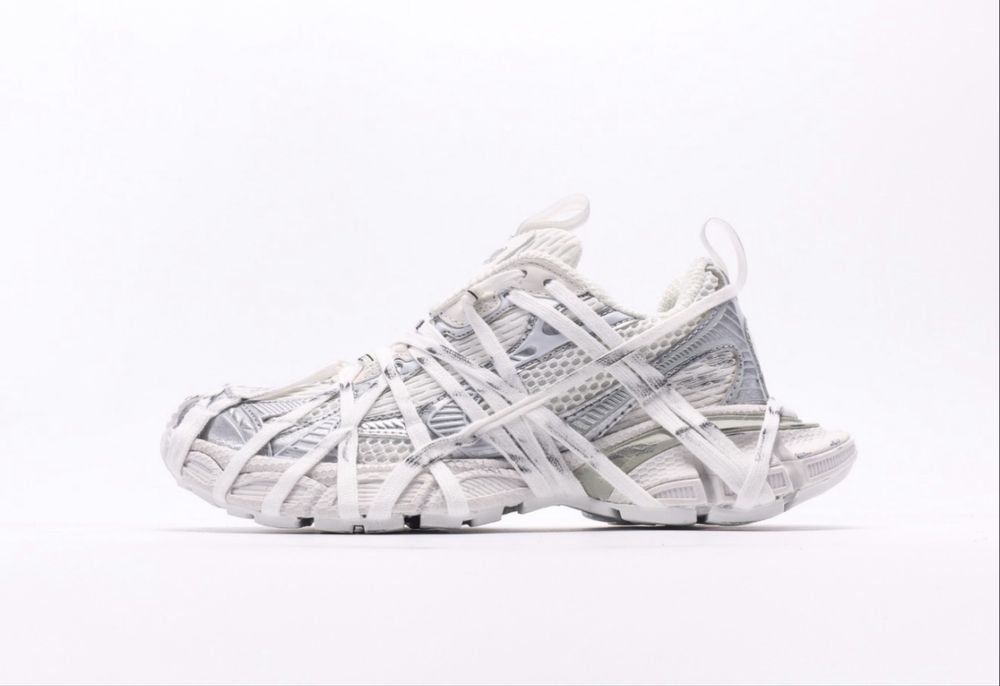 Модел на Balenciaga