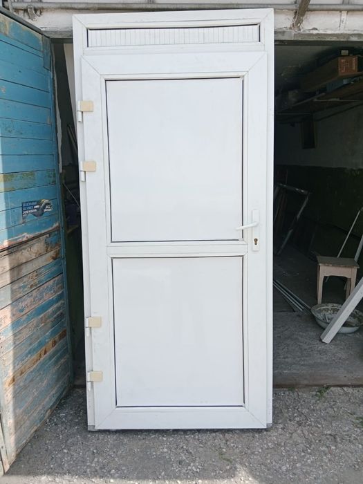 Продам дверь пвх, сендвич