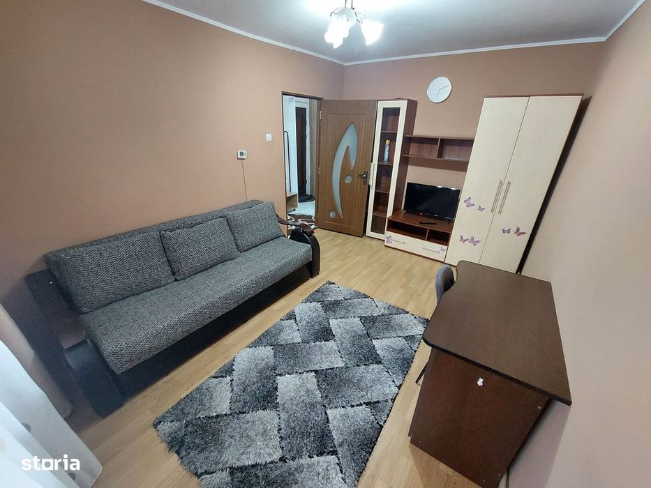 Vand garsoniera mobilata utilata Confort 1 decomandat Mioveni centru