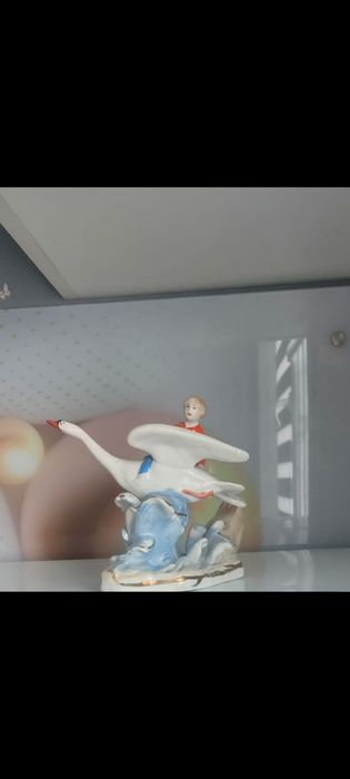 Фарфоровые статуэтки.