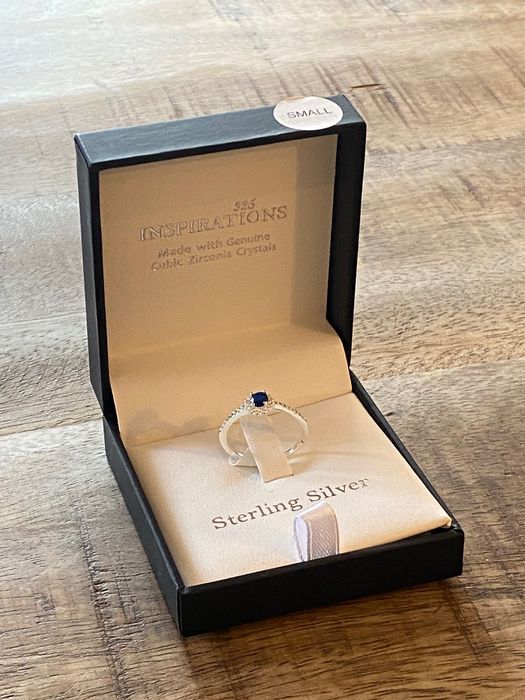 Сребърен пръстен със син камък