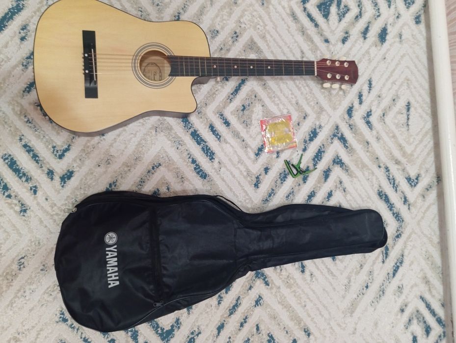 Продам гитара YAMAHA