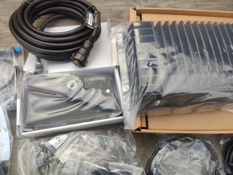 Garmin liveScope plus lvs 34 + gls10