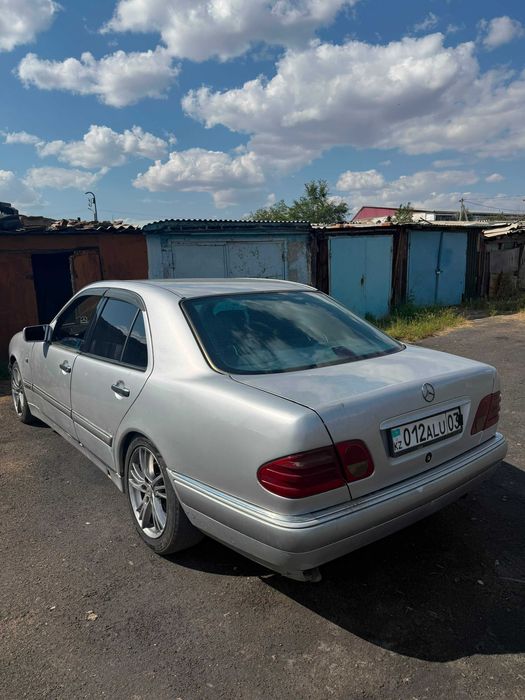 Продам мерс 210 2.3