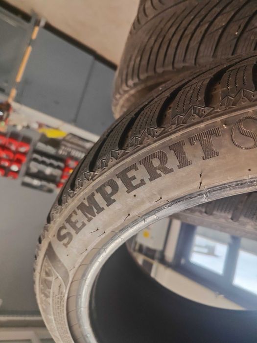 2бр.зимни гуми 225/40/18 Semperit