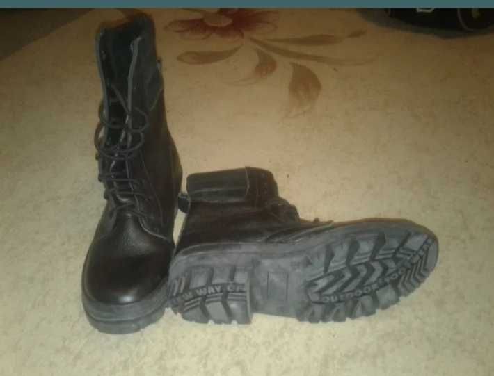 Продам кожанные мужские ботинки военные берцы