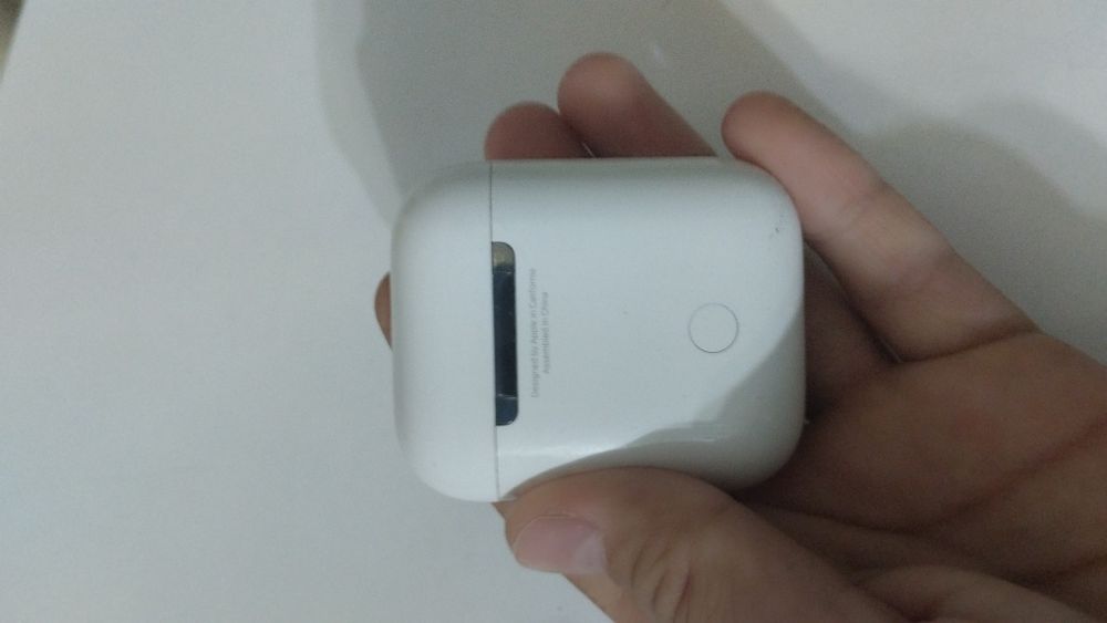 Airpods 2 поколений