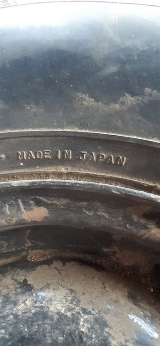 Продавам гуми със джанти за Уаз 235/75 15