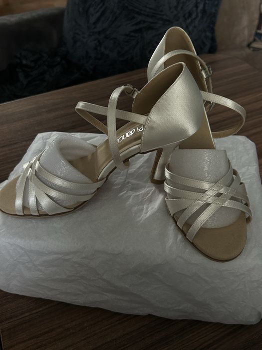 Токове цвят шампанско (спортни танци - нови)