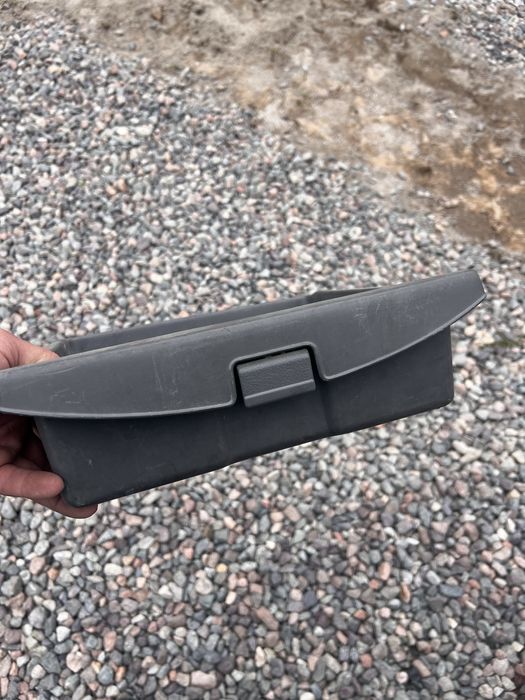 Бордачок под сиденье тойота спасио 1997