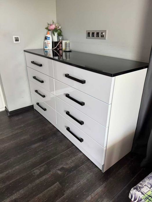 Дизайнерски Гардероб и Скрин с блум механизми,Тоалетка с лед огледало