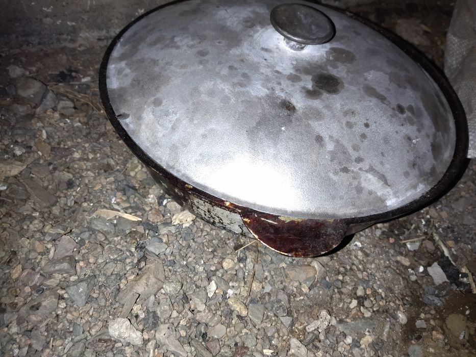 Козонок с крышкой продам