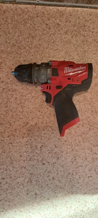 Milwaukee шуруповерт, чемоданы,  пылесос