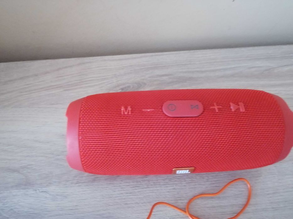 Преносима Тонколонка charge3