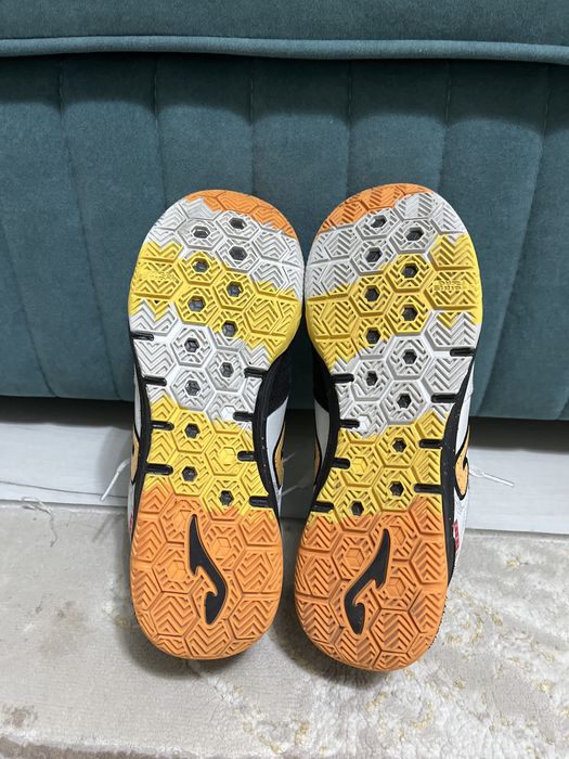 Продам  Футзалки